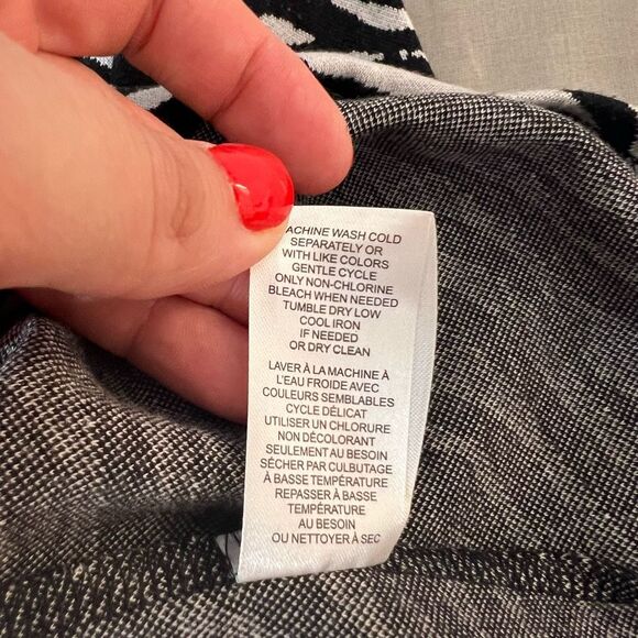 🔥🔥5 for $25🔥🔥 Industry Black White Collared Zebra Print Long Sleeve Knit Top - Picture 9 of 10